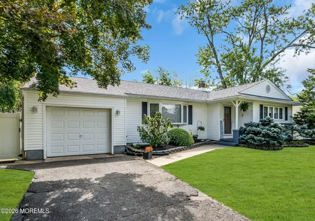 Photo 3 of Single family home for sale at 41 Marjorie Dr, Toms River, NJ 08755 | MLS# 22626896 | Listing updated on 2026-09-14