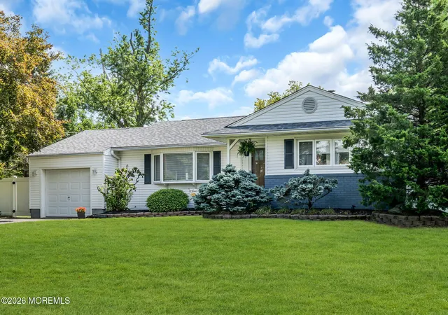 Photo 3 of Single family home for sale at 41 Marjorie Dr, Toms River, NJ 08755 | MLS# 22626896 | Listing updated on 2026-09-14