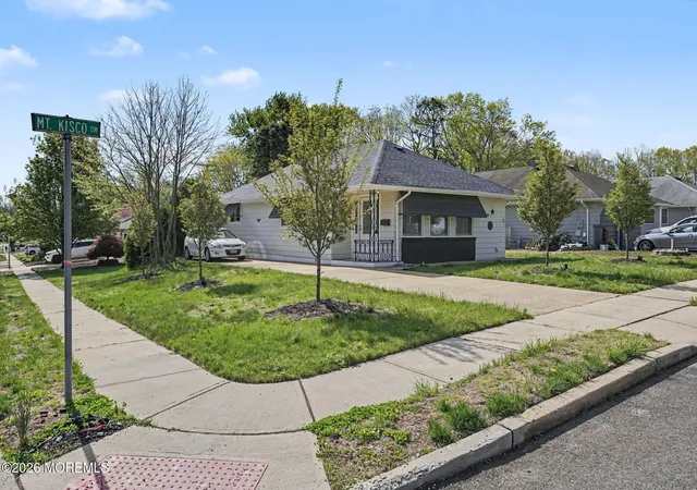 Photo 3 of Single family home for sale at 3 Mount Kisco Dr, Toms River, NJ 08753 | MLS# 22626436 | Listing updated on 2026-09-13