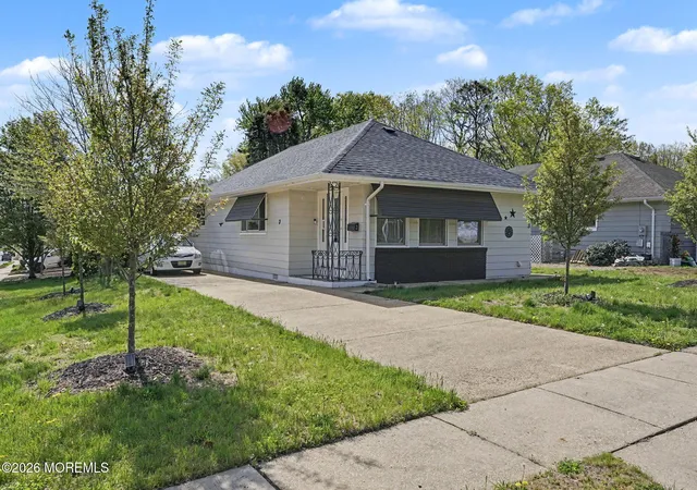 Photo 3 of Single family home for sale at 3 Mount Kisco Dr, Toms River, NJ 08753 | MLS# 22626436 | Listing updated on 2026-10-04