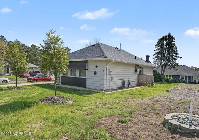 Photo 4 of Single family home for sale at 3 Mount Kisco Dr, Toms River, NJ 08753 | MLS# 22626436 | Listing updated on 2026-10-04