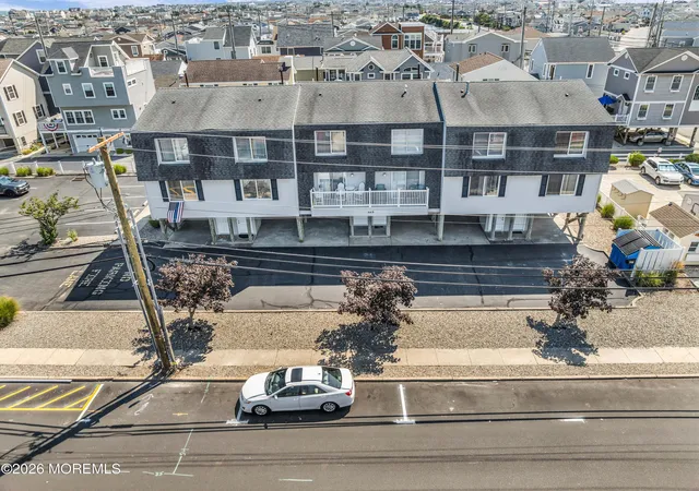 3rd image of 125 Strickland Blvd, Lavallette, NJ 08735