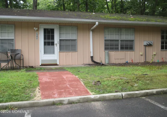 2nd image of 139 Farrington Ct #B, Lakewood, NJ 08701 | MLS# 22626304