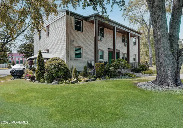 2nd image of 500 Cliffwood Ave #D2, Matawan, NJ 07747 | MLS# 22626308