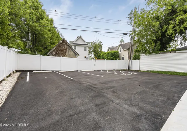 2nd image of 205 Edgemont Dr, Loch Arbour Village, NJ 07711