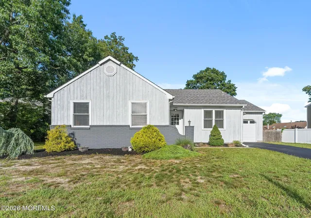 Photo 3 of Sale Pending at 1461 Iroquois Ct S, Toms River, NJ 08755 | MLS# 22626353 | Listing updated on 2026-09-03