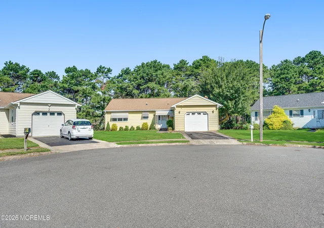 Photo 3 of Sale Pending at 9 San Carlos Ct, Toms River, NJ 08757 | MLS# 22626627 | Listing updated on 2026-10-02