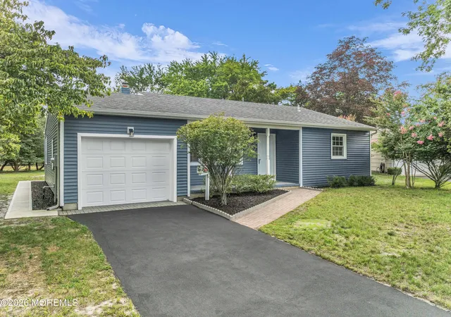 Photo 2 of Sale Pending at 109 Edinburgh Ct, Toms River, NJ 08757 | MLS# 22626675 | Listing updated on 2026-09-10