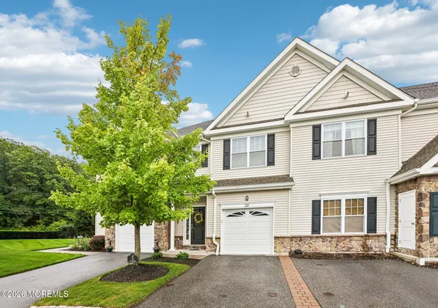 1st image of 35 Red Oak Ct, Haskell, NJ 07420 | MLS# 22626442