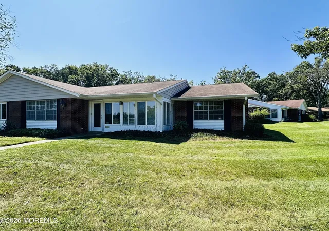 Photo 3 of Single family home for sale at 587 B Lake Point Dr, Lakewood, NJ 08701 | MLS# 22626619 | Listing updated on 2026-08-25