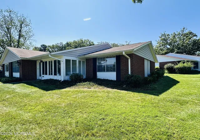 Photo 4 of Single family home for sale at 587 B Lake Point Dr, Lakewood, NJ 08701 | MLS# 22626619 | Listing updated on 2026-08-25