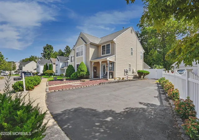 Photo 2 of Single family home for sale at 129 Hamlet Ct, Toms River, NJ 08753 | MLS# 22626601 | Listing updated on 2026-09-13