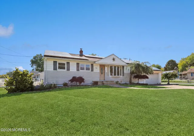 Photo 3 of Single family home for sale at 5 Lake Dr, Howell, NJ 07731 | MLS# 22626780 | Listing updated on 2026-08-31