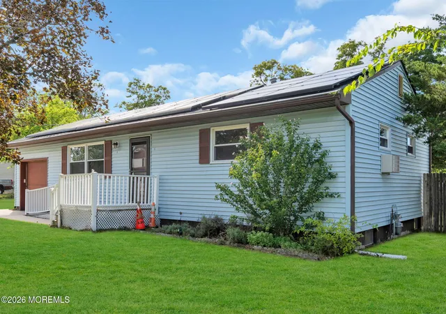 Photo 2 of Single family home for sale at 9 Green Ridge Dr, Toms River, NJ 08757 | MLS# 22627318 | Listing updated on 2026-09-02