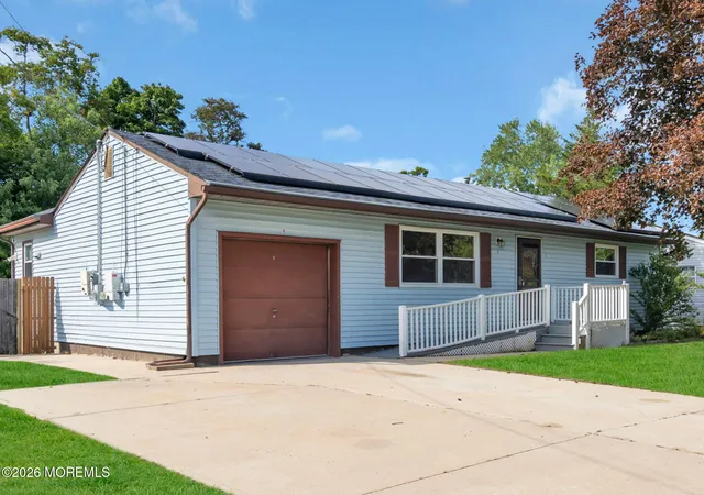 Photo 3 of Single family home for sale at 9 Green Ridge Dr, Toms River, NJ 08757 | MLS# 22627318 | Listing updated on 2026-09-02