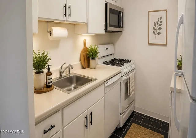 Listing Photo 5 - Condo for sale in building located at 7000 Jfk Blvd E, Guttenberg, NJ 07093