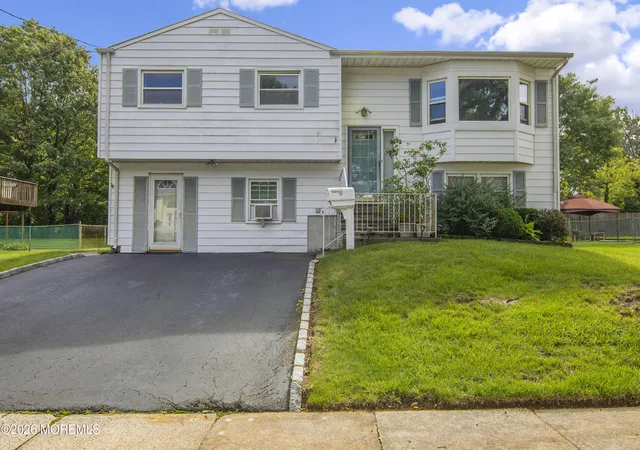 Photo 3 of Sale Pending at 31 Heidi Dr, Fords, NJ 08863 | MLS# 22626743 | Listing updated on 2026-09-11