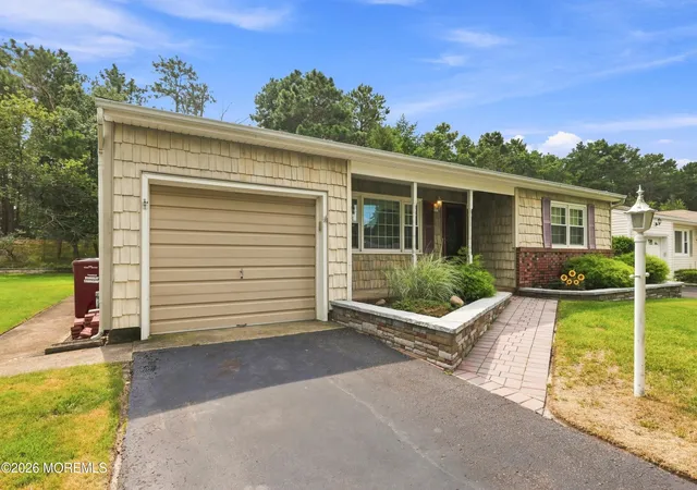 Photo 2 of Single family home for sale at 42 Castleton Dr, Toms River, NJ 08757 | MLS# 22627233 | Listing updated on 2026-09-06