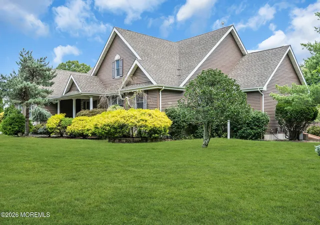 Photo 2 of Single family home for sale at 2303 Donna Dee Ct, Toms River, NJ 08755 | MLS# 22626906 | Listing updated on 2026-08-28