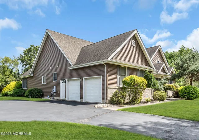 Photo 3 of Single family home for sale at 2303 Donna Dee Ct, Toms River, NJ 08755 | MLS# 22626906 | Listing updated on 2026-08-28