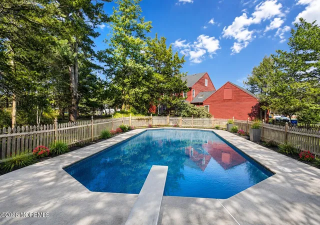 Photo 2 of Sale Pending at 204 Edgemere Dr, Toms River, NJ 08755 | MLS# 22626933 | Listing updated on 2026-09-10