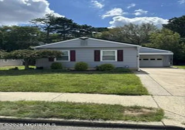 Photo 3 of Single family home for sale at 5 Kirkwood Ct, Toms River, NJ 08757 | MLS# 22627217 | Listing updated on 2026-10-05