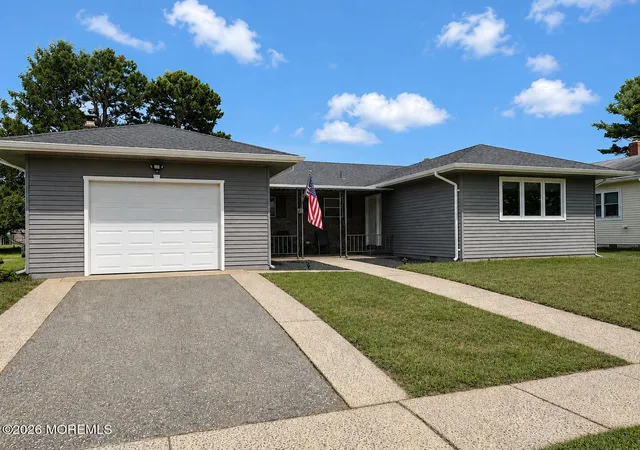 Photo 2 of Single family home for sale at 8 Buena Visa Dr, Toms River, NJ 08757 | MLS# 22627274 | Listing updated on 2026-09-16
