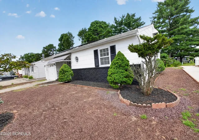 Photo 3 of Single family home for sale at 124 Northumberland Dr, Toms River, NJ 08757 | MLS# 22626942 | Listing updated on 2026-09-01