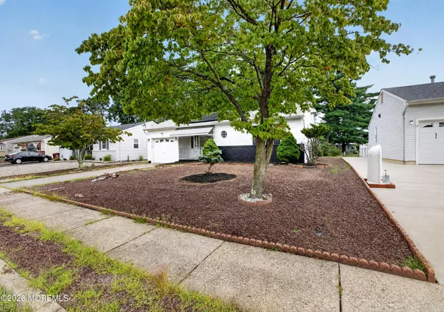 Photo 3 of Single family home for sale at 124 Northumberland Dr, Toms River, NJ 08757 | MLS# 22626942 | Listing updated on 2026-09-01