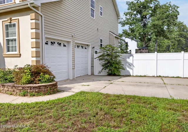 Photo 3 of Single family home for sale at 893 Lakehurst Ave, Jackson, NJ 08527 | MLS# 22626946 | Listing updated on 2026-08-27