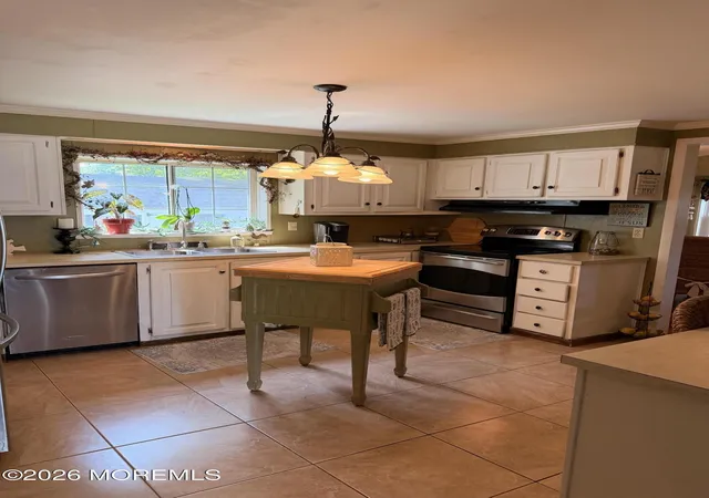 Photo 3 of Manufactured home for sale at 8 Tanglewood Dr, Cream Ridge, NJ 08514 | MLS# 22627054 | Listing updated on 2026-09-25
