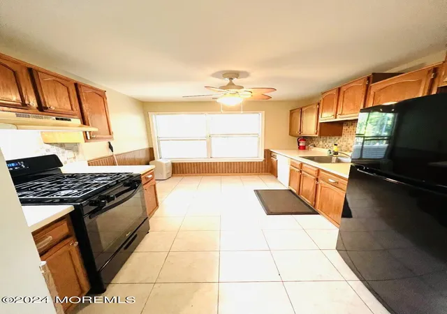 3rd image of 39 Chinkaberry Ct, Howell, NJ 07731 | MLS# 22627123