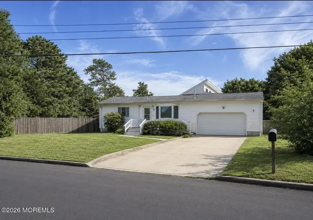 Photo 2 of Single family home for sale at 565 Azalea Dr, Brick, NJ 08724 | MLS# 22627324 | Listing updated on 2026-09-14