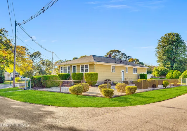 Photo 2 of Single family home for sale at 917 Hollywood Blvd, Point Pleasant Boro, NJ 08742 | MLS# 22634292 | Listing updated on 2026-10-30
