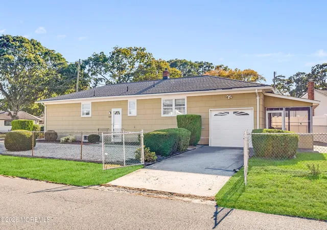 Photo 3 of Single family home for sale at 917 Hollywood Blvd, Point Pleasant Boro, NJ 08742 | MLS# 22634292 | Listing updated on 2026-10-30