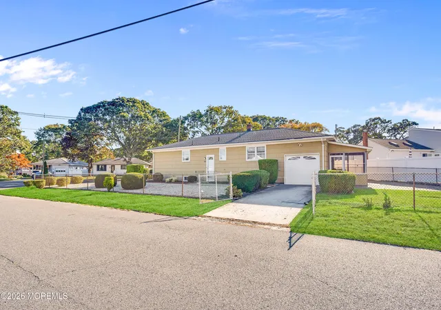 Photo 4 of Single family home for sale at 917 Hollywood Blvd, Point Pleasant Boro, NJ 08742 | MLS# 22634292 | Listing updated on 2026-10-30