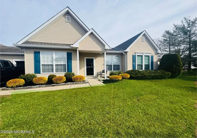 Photo 1 of Single family home for sale at 17 Foxwood Rd, Lakewood, NJ 08701 | MLS# 22633585 | Listing updated on 2026-10-28