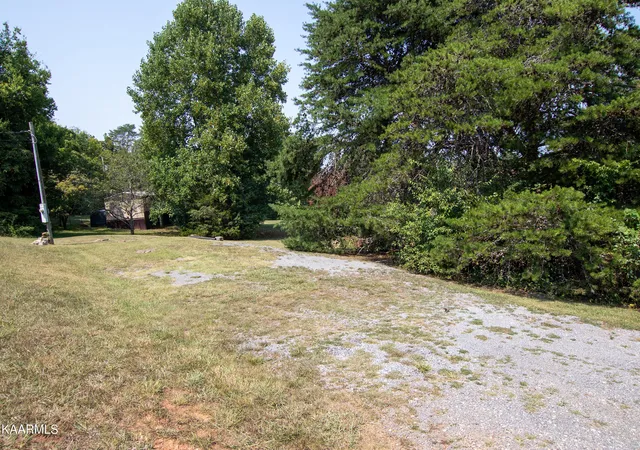 Photo 3 of Sale Pending at 835 Holbert Ln, Kodak, TN 37764 | MLS# 1171413 | Listing updated on 2024-08-22