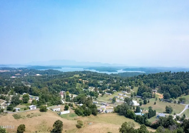 Photo 4 of Sale Pending at 835 Holbert Ln, Kodak, TN 37764 | MLS# 1171413 | Listing updated on 2024-08-22