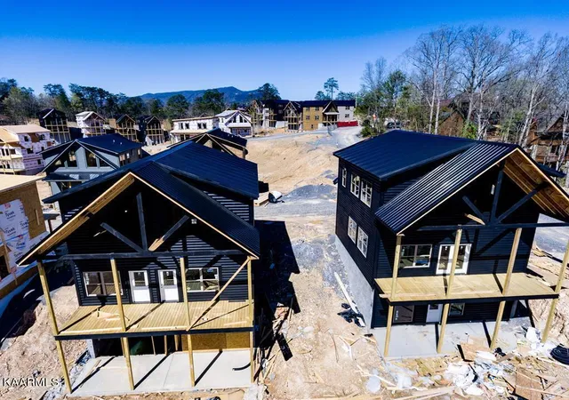 Photo 2 of Sale Pending at 523 Warbonnet Way, Pigeon Forge, TN 37863 | MLS# 1224758 | Listing updated on 2024-09-03