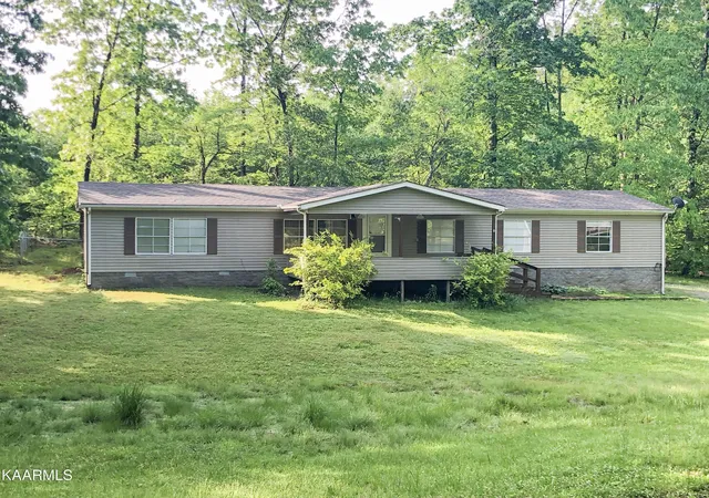 Photo 3 of Sale Pending at 760 Poplar Dr, Crossville, TN 38571 | MLS# 1227859 | Listing updated on 2024-08-22