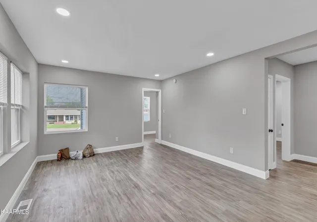 2nd image of 106 S 5th St, Maryville, TN 37804 | MLS# 1236366