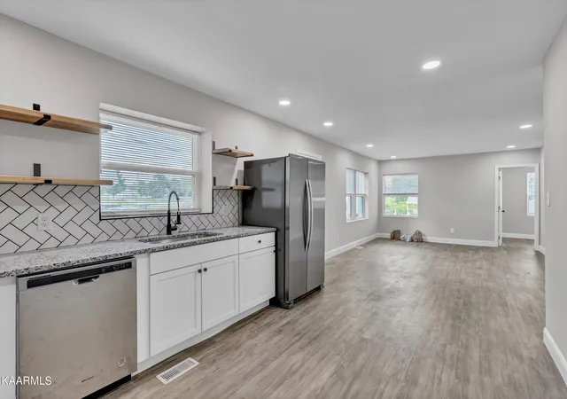 5th image of 106 S 5Th St, Maryville, TN 37804 | MLS# 1236366
