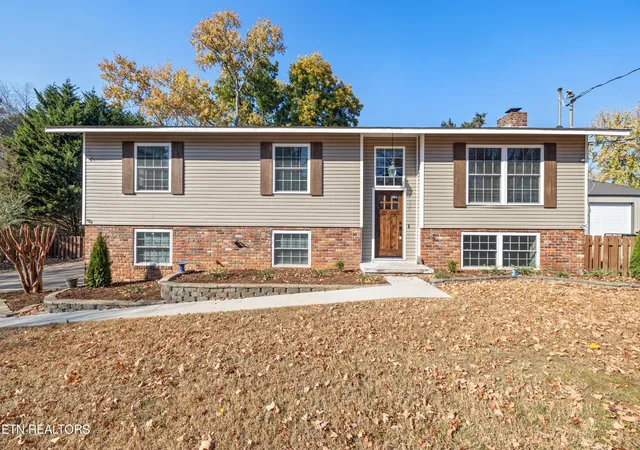 Photo 2 of Sale Pending at 7737 Nubbin Ridge Dr, Knoxville, TN 37919 | MLS# 1245482 | Listing updated on 2024-08-23