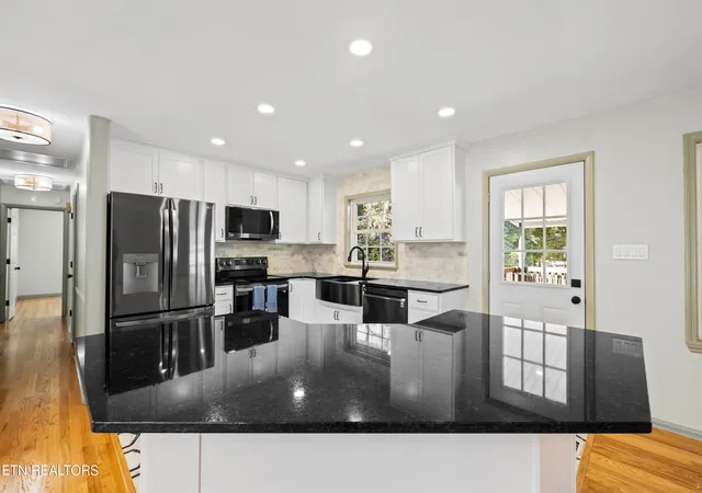 Photo 3 of Sale Pending at 7737 Nubbin Ridge Dr, Knoxville, TN 37919 | MLS# 1245482 | Listing updated on 2024-08-23