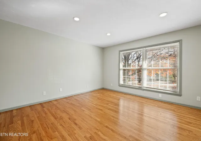 Photo 4 of Sale Pending at 7737 Nubbin Ridge Dr, Knoxville, TN 37919 | MLS# 1245482 | Listing updated on 2024-08-23