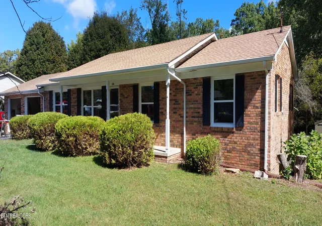 Photo 3 of Sale Pending at 108 Twilight Dr, Crossville, TN 38572 | MLS# 1253218 | Listing updated on 2024-09-25