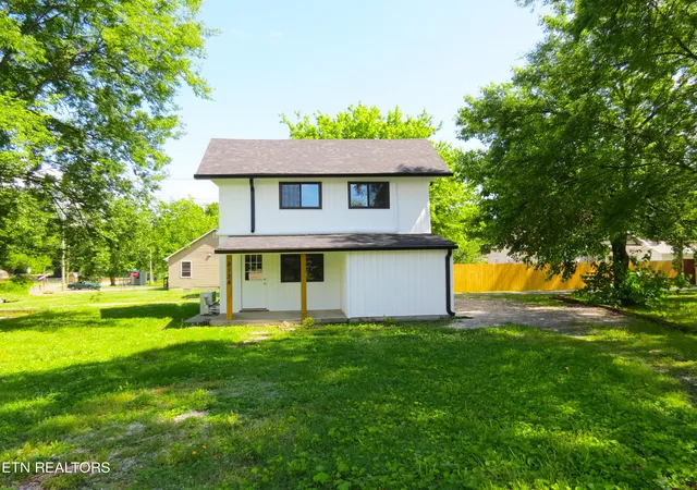 Photo 1 of Sale Pending at 3134 Linden Ave, Knoxville, TN 37914 | MLS# 1262413 | Listing updated on 2024-08-24