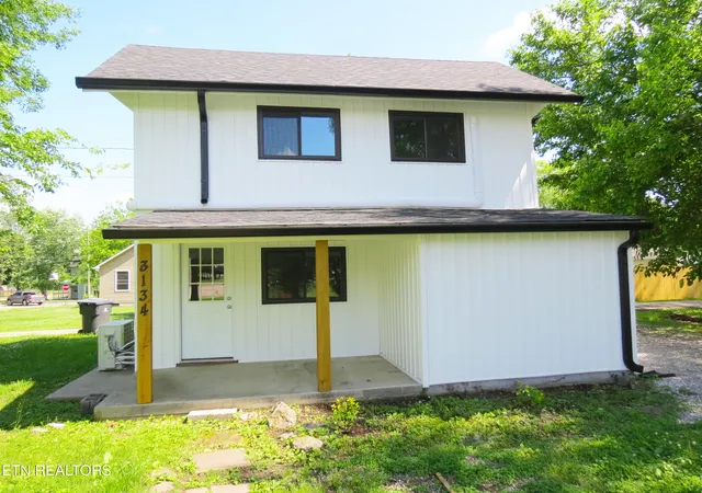 Photo 2 of Sale Pending at 3134 Linden Ave, Knoxville, TN 37914 | MLS# 1262413 | Listing updated on 2024-08-24