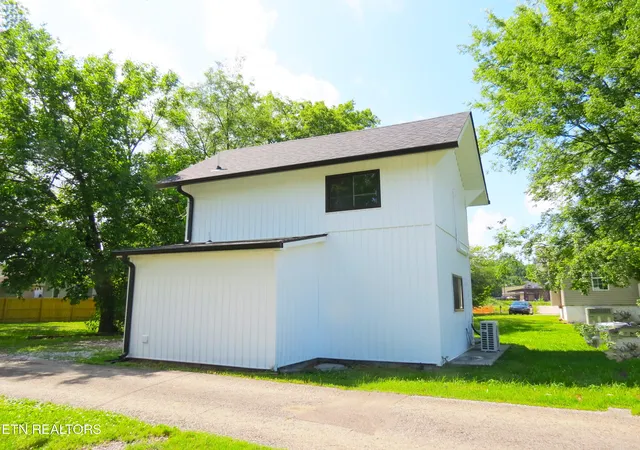 Photo 3 of Sale Pending at 3134 Linden Ave, Knoxville, TN 37914 | MLS# 1262413 | Listing updated on 2024-08-24